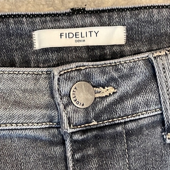 NWT Fidelity Gwen Crop High Rise Skinny Ankle Jeans Gray Dissolve Raw Hem 32 - Picture 4 of 14
